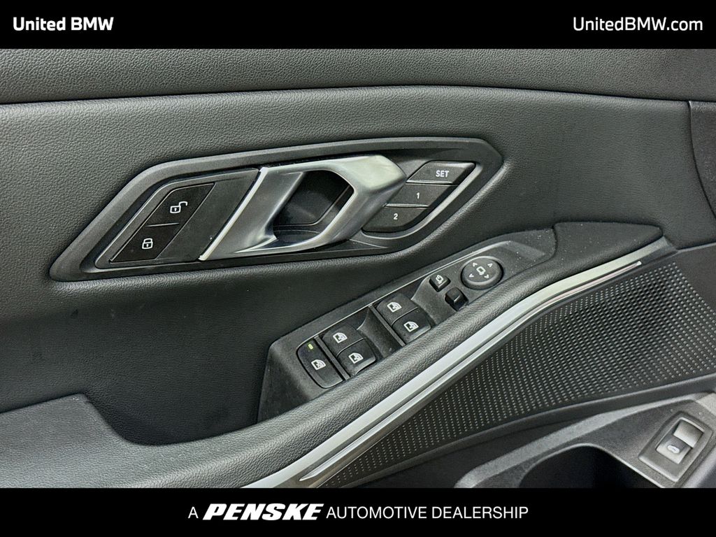 Thumbnail: 2025 BMW 3 Series - 3