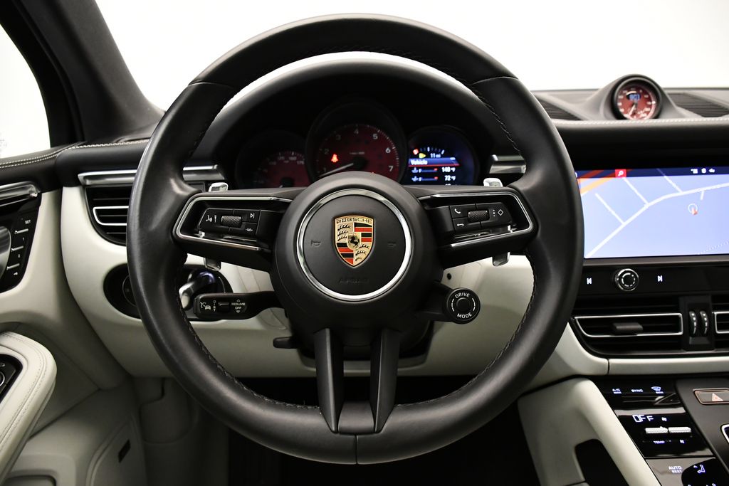 Thumbnail: 2023 Porsche Macan - 26