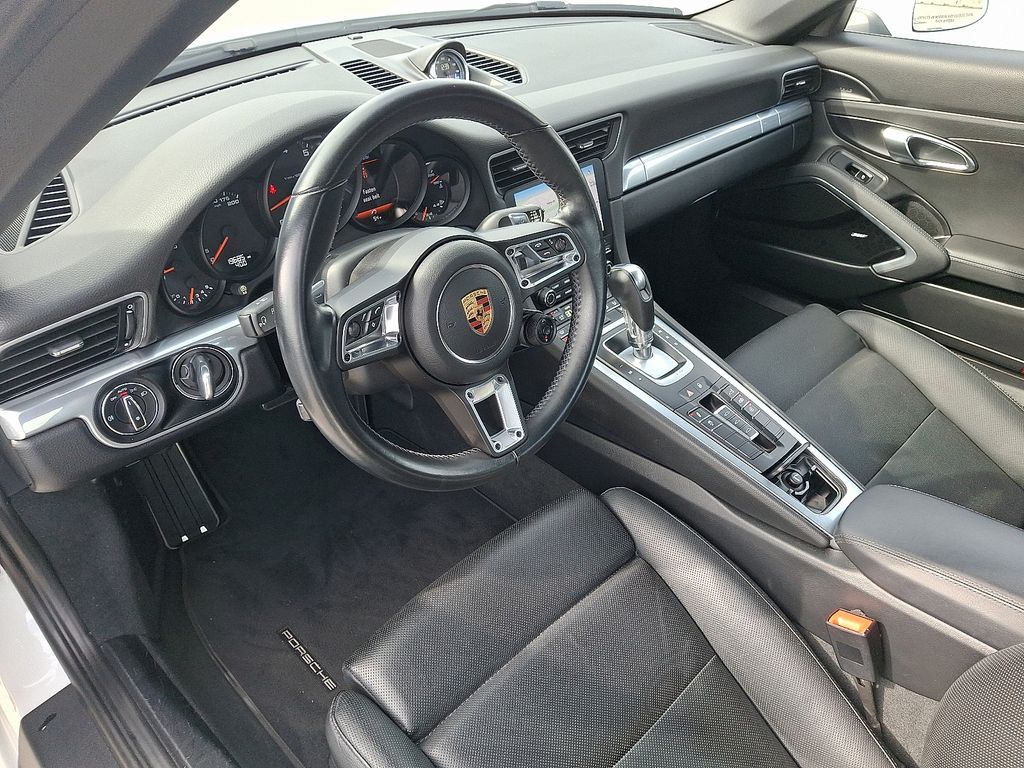 Thumbnail: 2017 Porsche 911 - 4