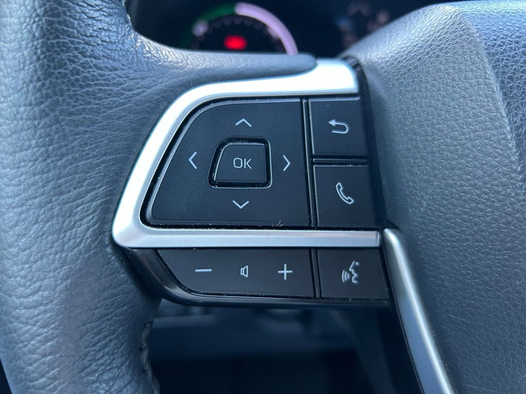 Thumbnail: 2023 Toyota Sienna - 21