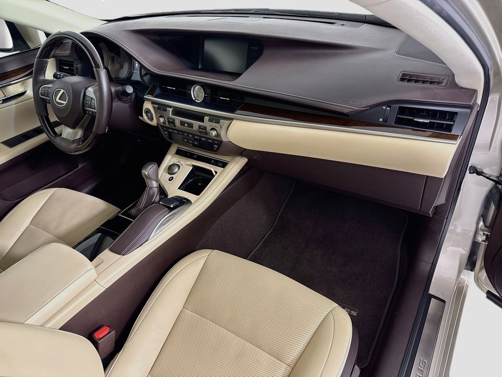 Thumbnail: 2016 Lexus ES - 17