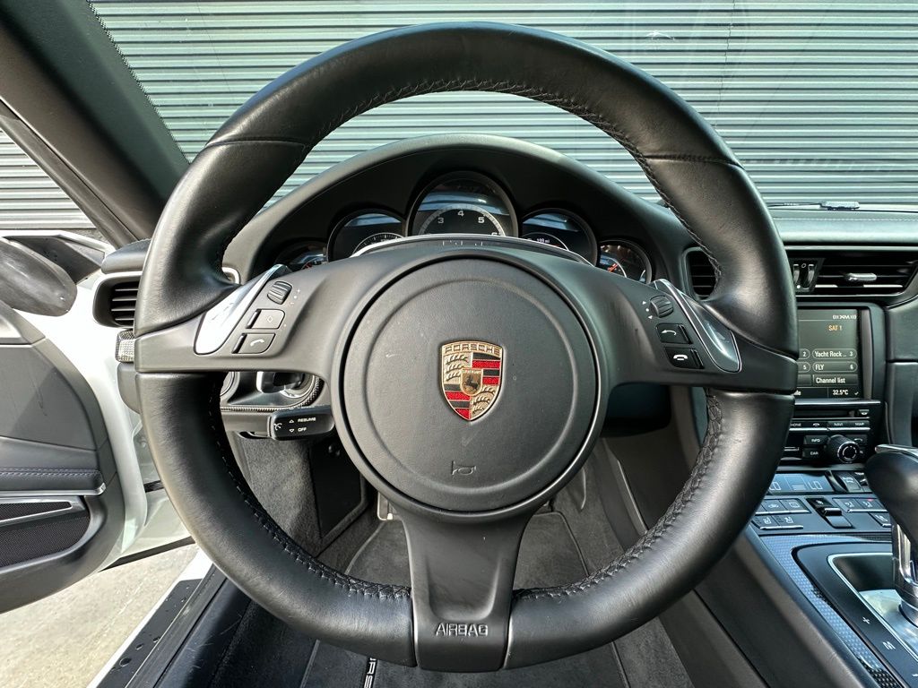 Thumbnail: 2014 Porsche 911 - 22