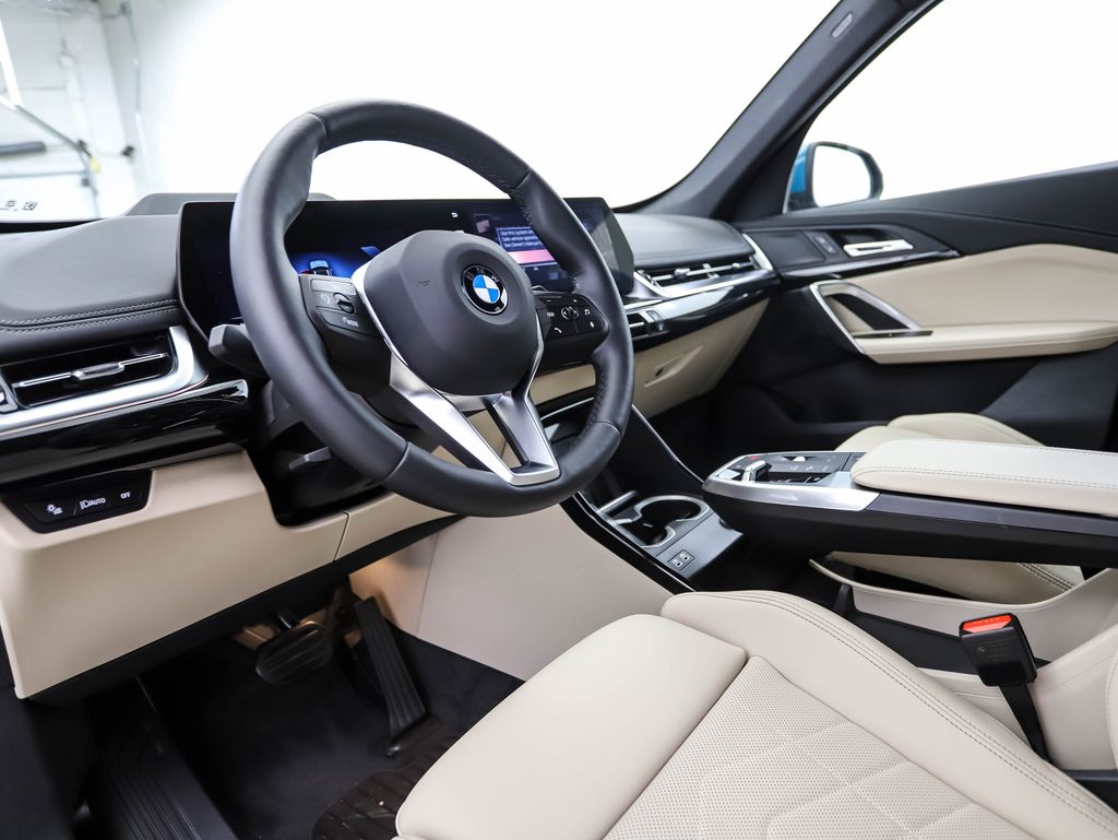 Thumbnail: 2025 BMW X1 - 10