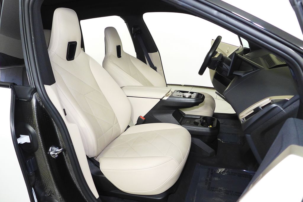 Thumbnail: 2023 BMW iX - 18