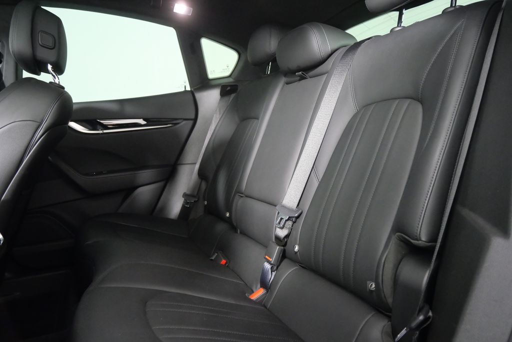 2021 Maserati Levante Base 15