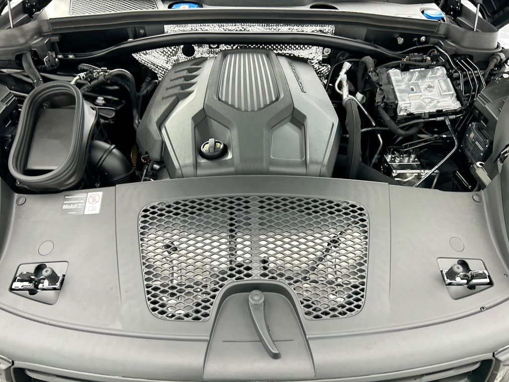 Thumbnail: 2026 Porsche Macan - 30