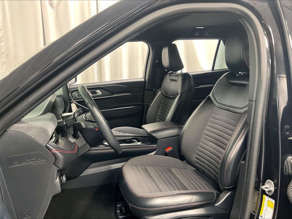 2025 Ford Explorer — photo 10