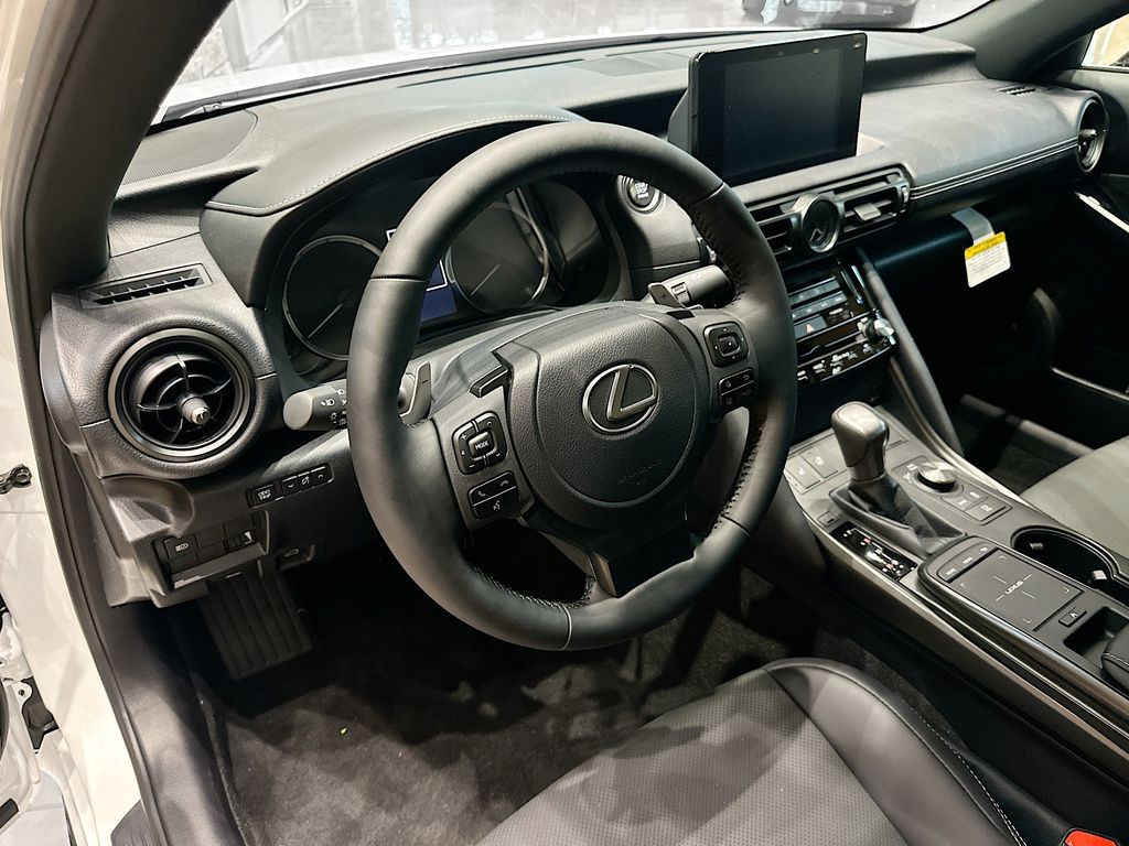 2025 Lexus IS 350 9