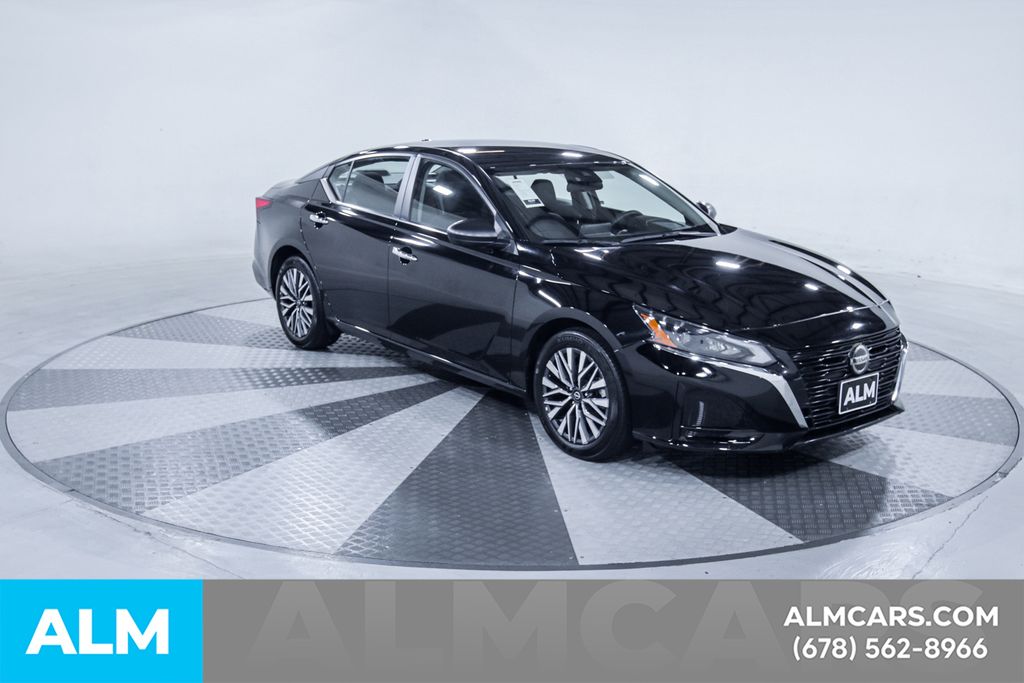 Used 2025 Black Nissan 2.5 SV image 14