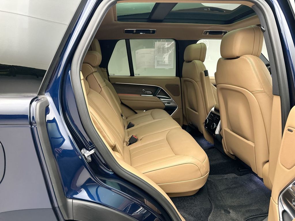 2023 Land Rover Range Rover SE 17
