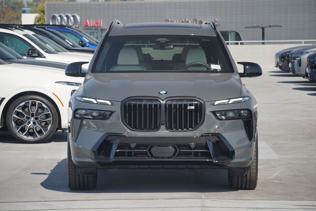 2025 BMW X7 M60i 2