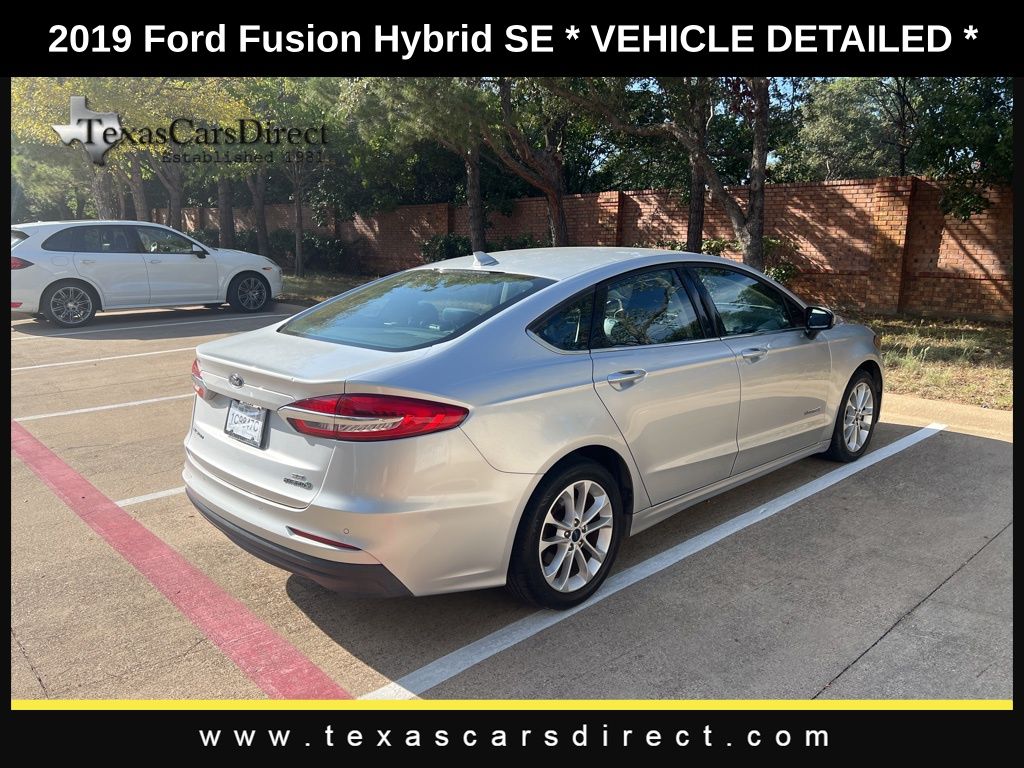 2019 Ford Fusion Hybrid SE 12