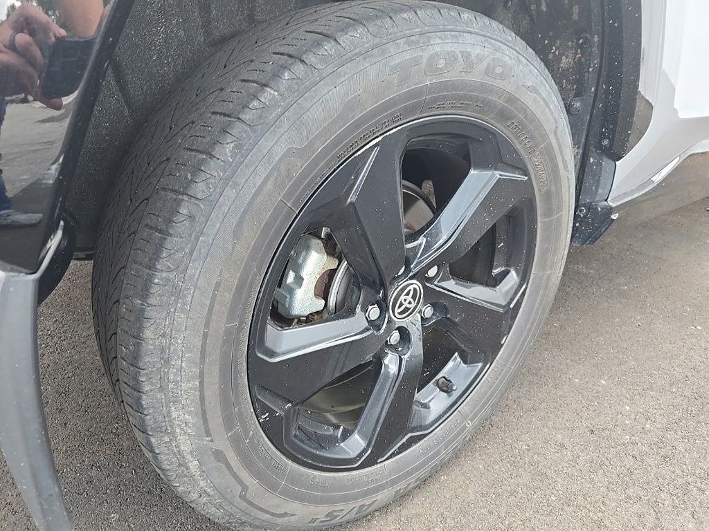 2021 Toyota RAV4 Hybrid XSE photo