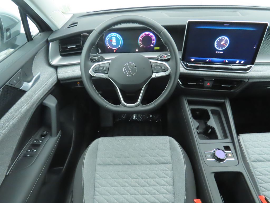 2025 Volkswagen Tiguan 2.0T 11