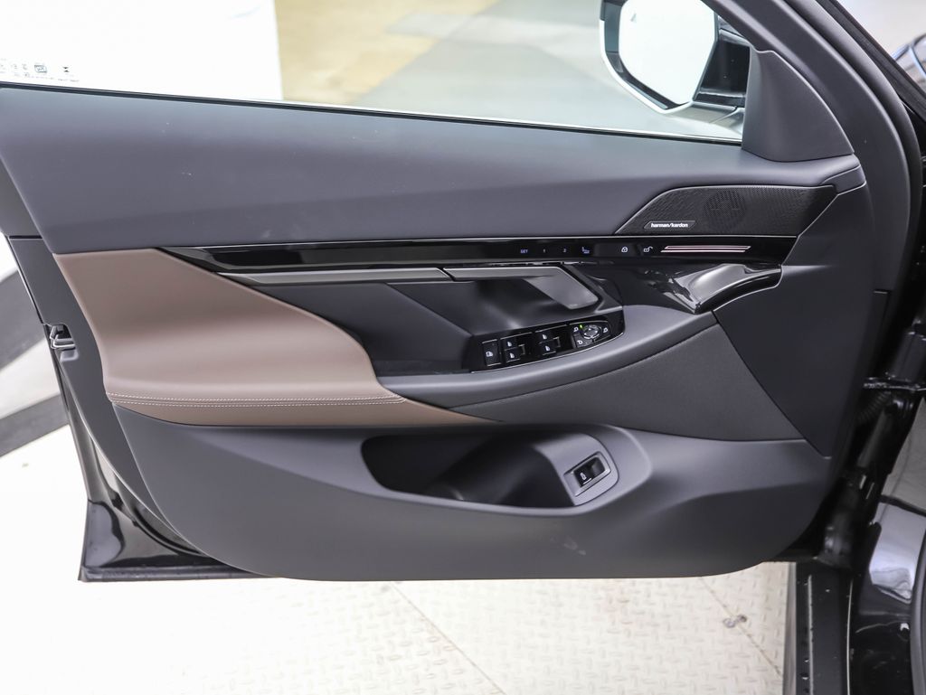 Thumbnail: 2026 BMW 5 Series - 10