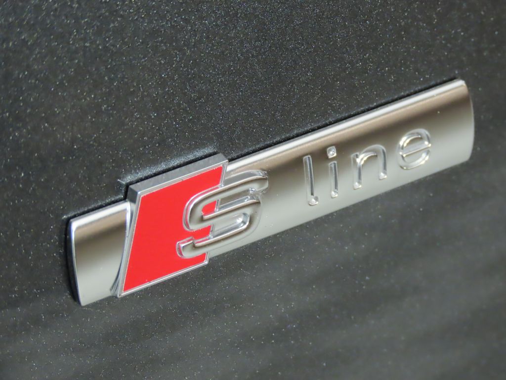 Thumbnail: 2025 Audi Q3 - 11