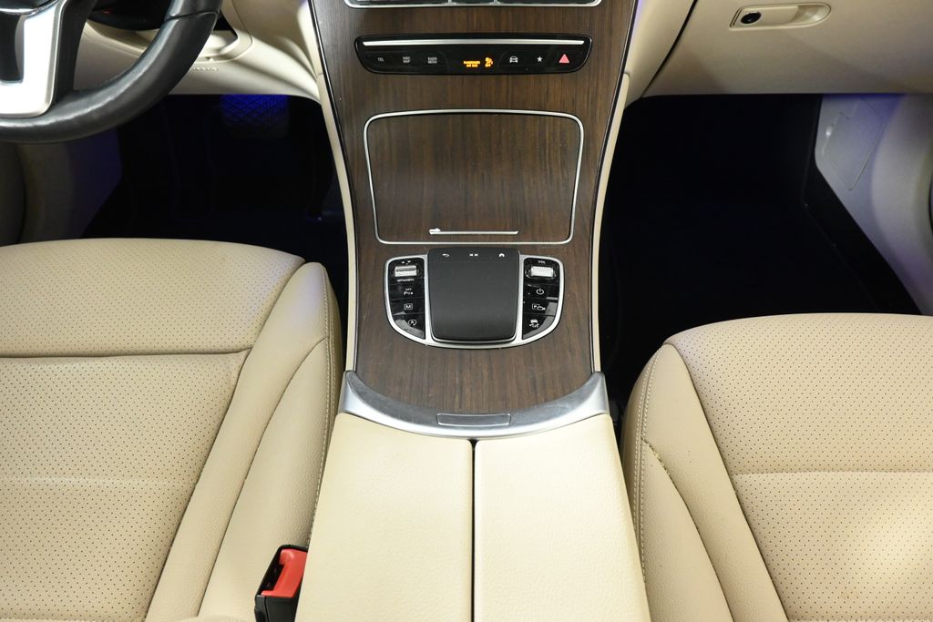 Thumbnail: 2022 Mercedes-Benz GLC - 25