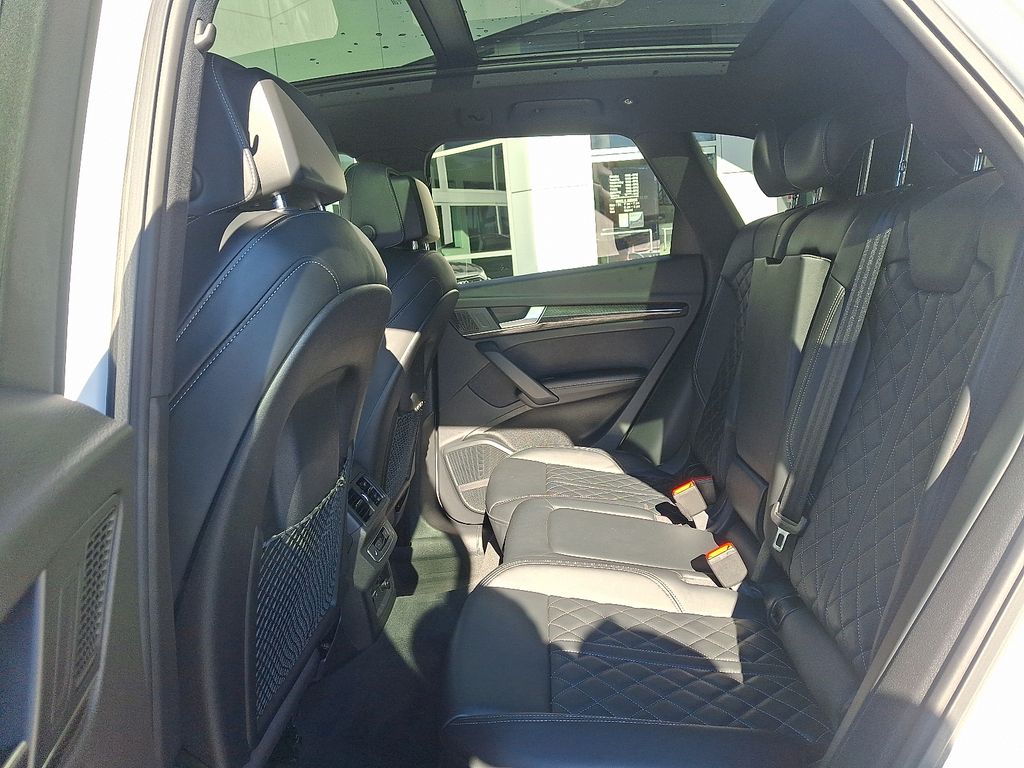 Thumbnail: 2021 Audi SQ5 - 10