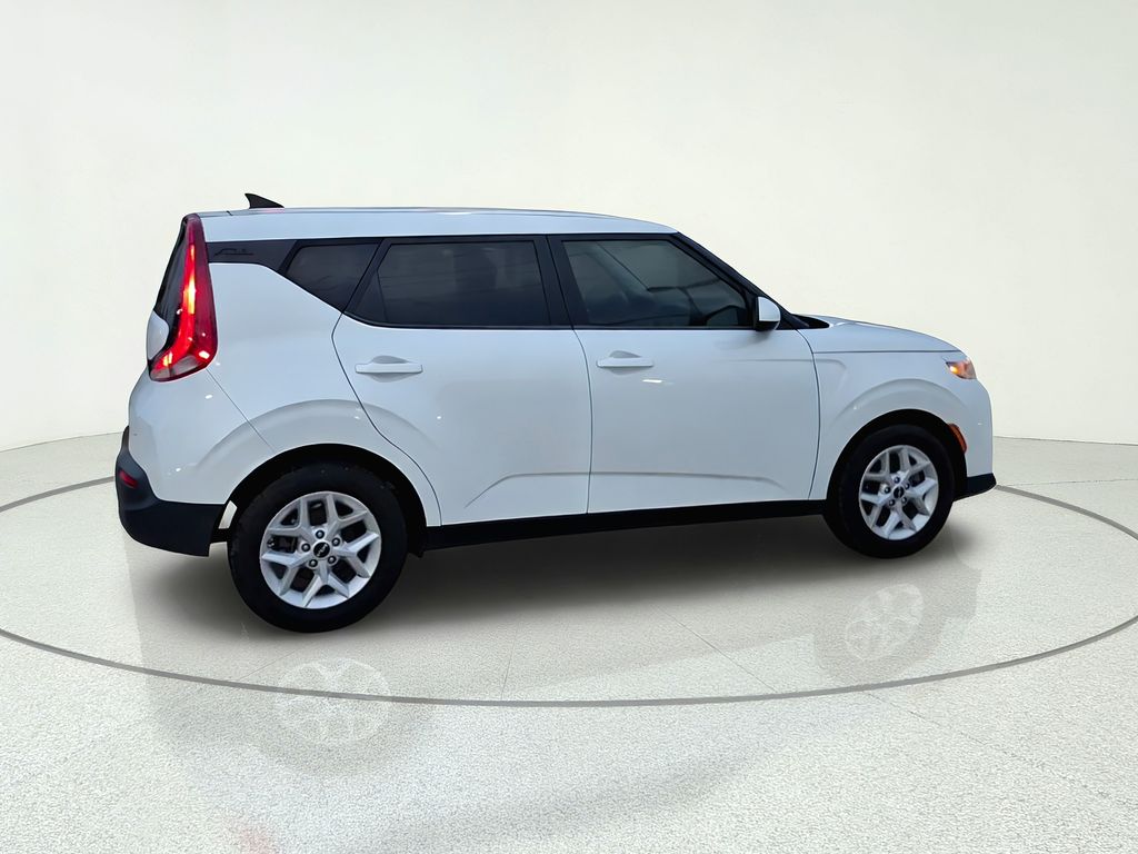 2022 Kia Soul LX White at Gullo Toyota