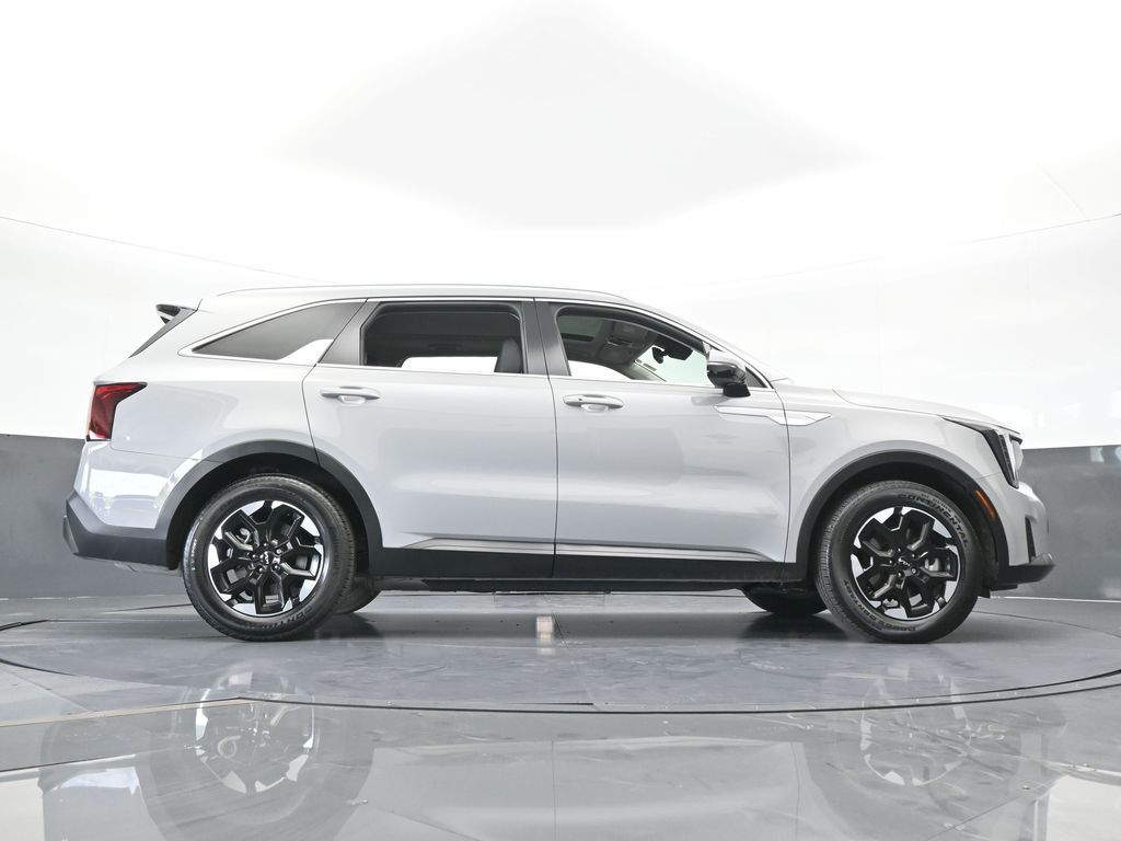 Used 2025 Wolf Gray Kia S image 66