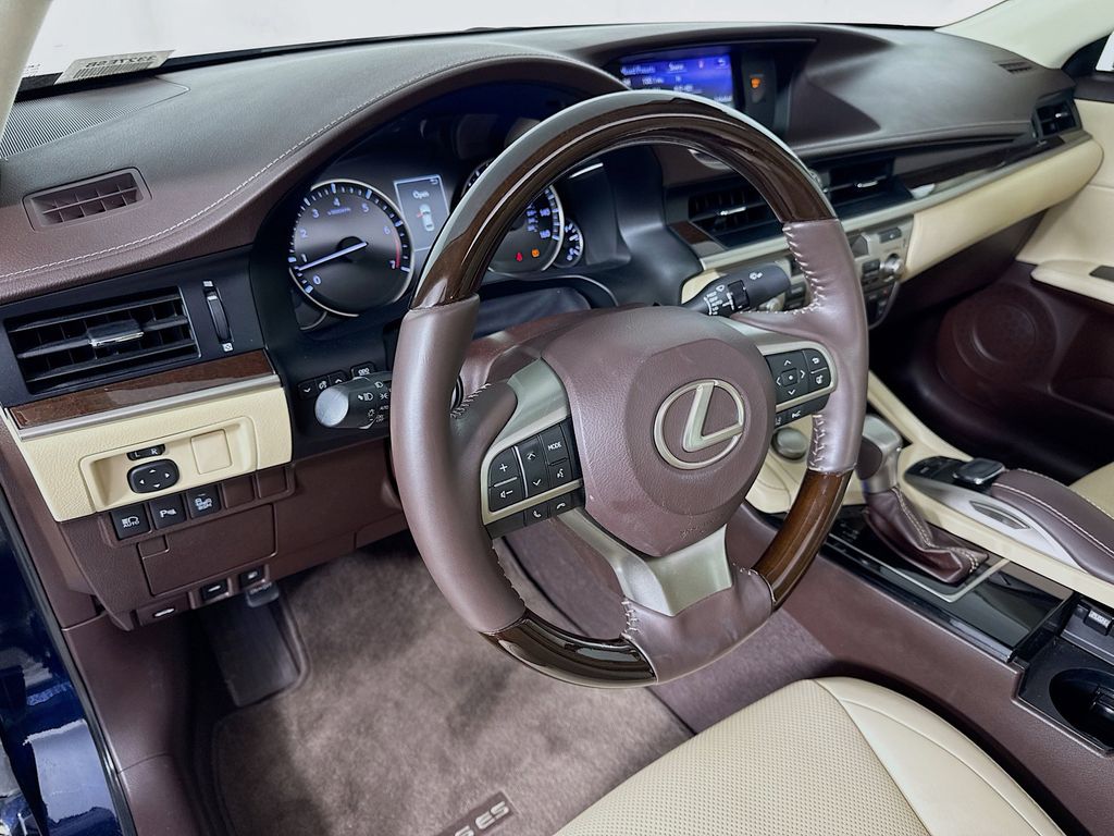 Thumbnail: 2018 Lexus ES - 9