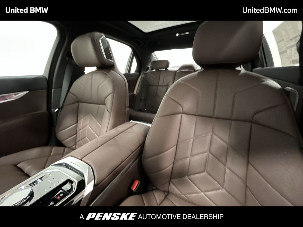 Thumbnail: 2026 BMW 7 Series - 13