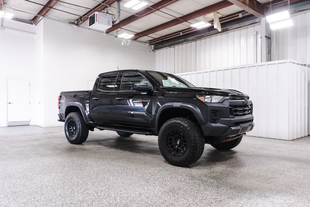 Black 2024 Chevrolet Colorado Pickup Truck Four-Wheel Drive 8-Speed Automatic