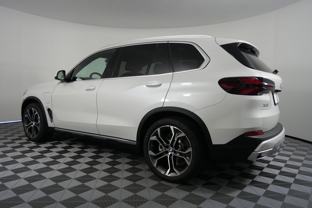 Thumbnail: 2026 BMW X5 - 4