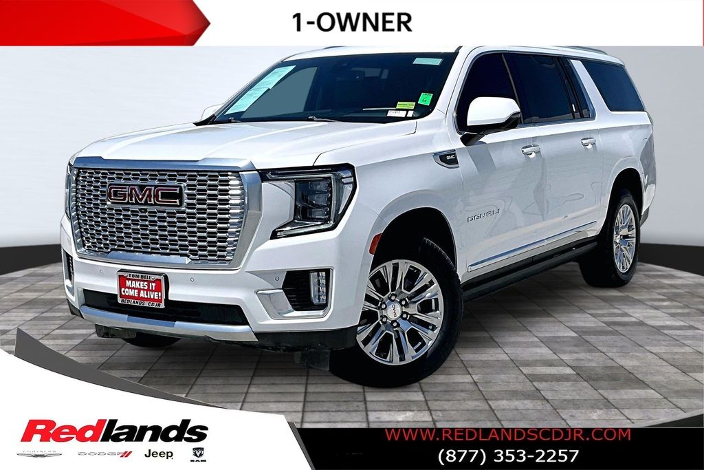 White Frost Tricoat 2021 GMC Yukon XL SUV / Crossover Four-Wheel Drive 