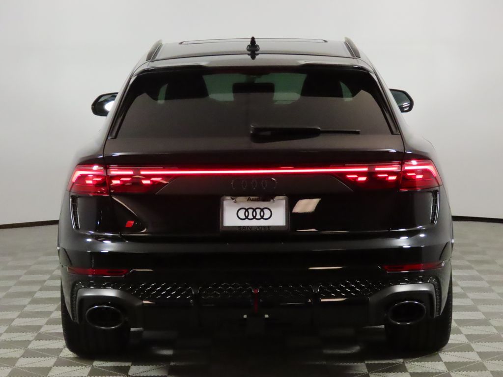 Thumbnail: 2026 Audi RS Q8 - 4
