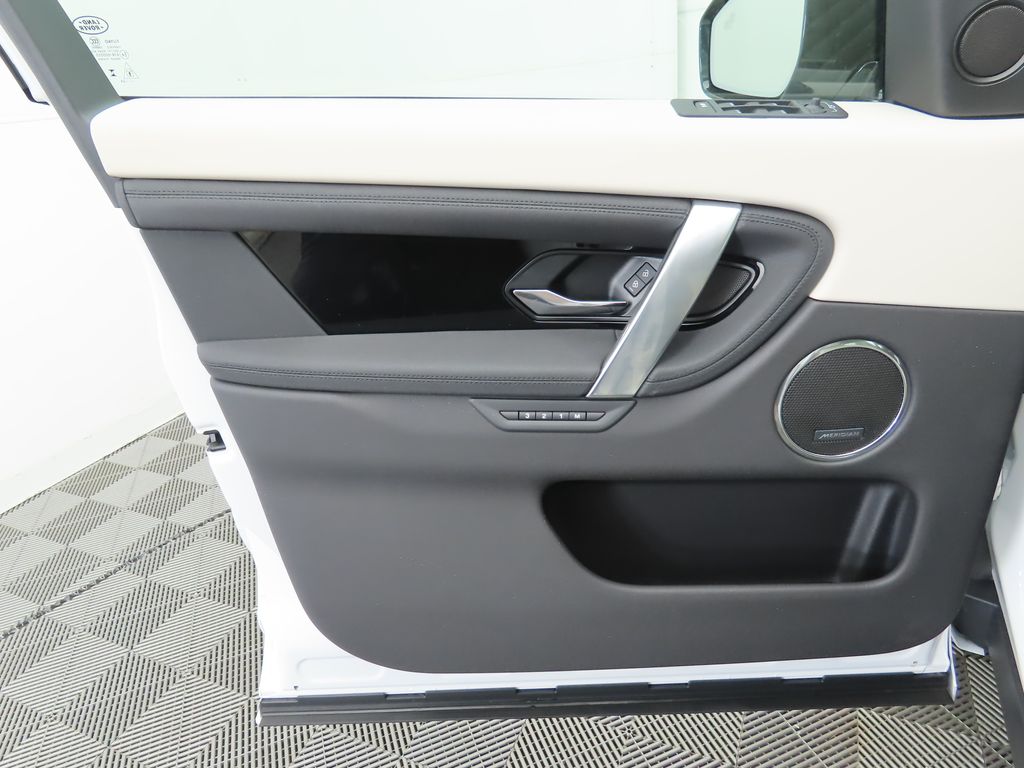 Thumbnail: 2024 Land Rover Discovery Sport - 24
