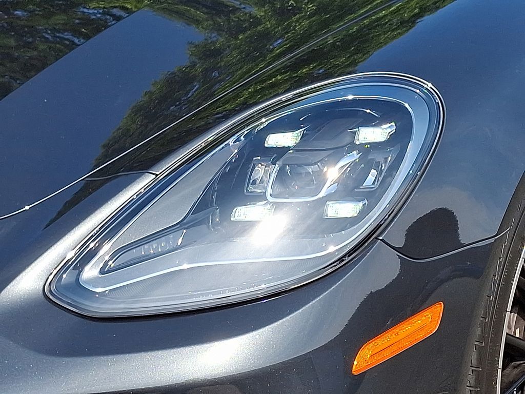 Thumbnail: 2023 Porsche Panamera - 9