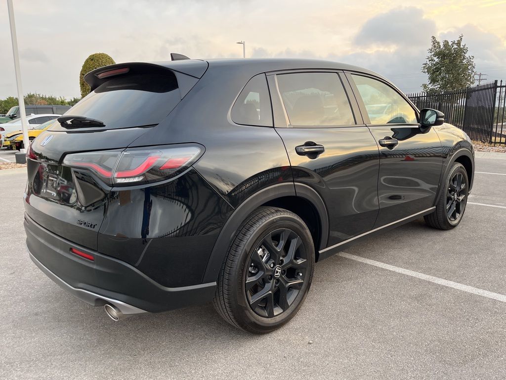 Thumbnail: 2025 Honda HR-V - 4