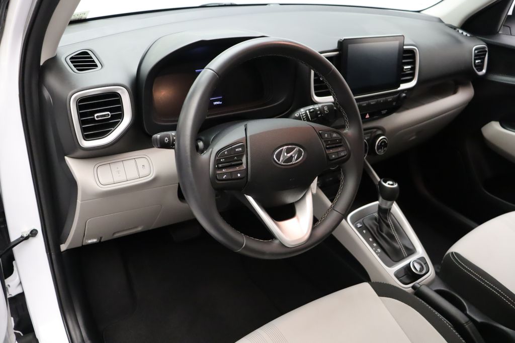 Thumbnail: 2023 Hyundai Venue - 15