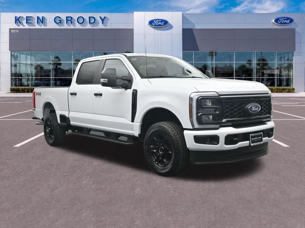 Oxford White 2026 Ford F-250 Super Duty Pickup Truck Four-Wheel Drive Automatic
