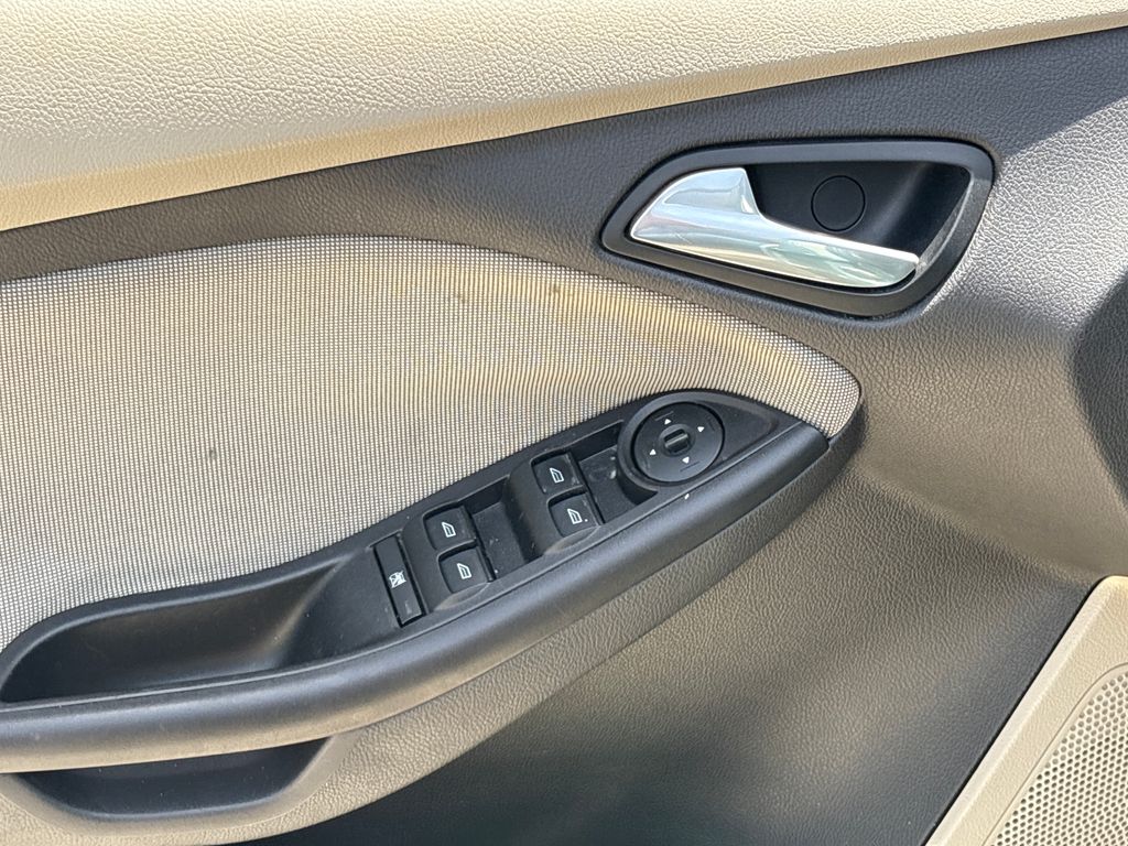 Used 2012 Green Ford SE image 17