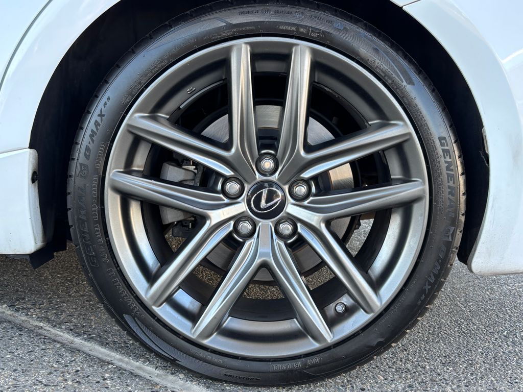 Thumbnail: 2016 Lexus IS - 31