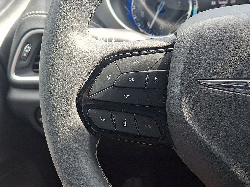 2022 Chrysler Pacifica Touring Black at South Hills CDJR
