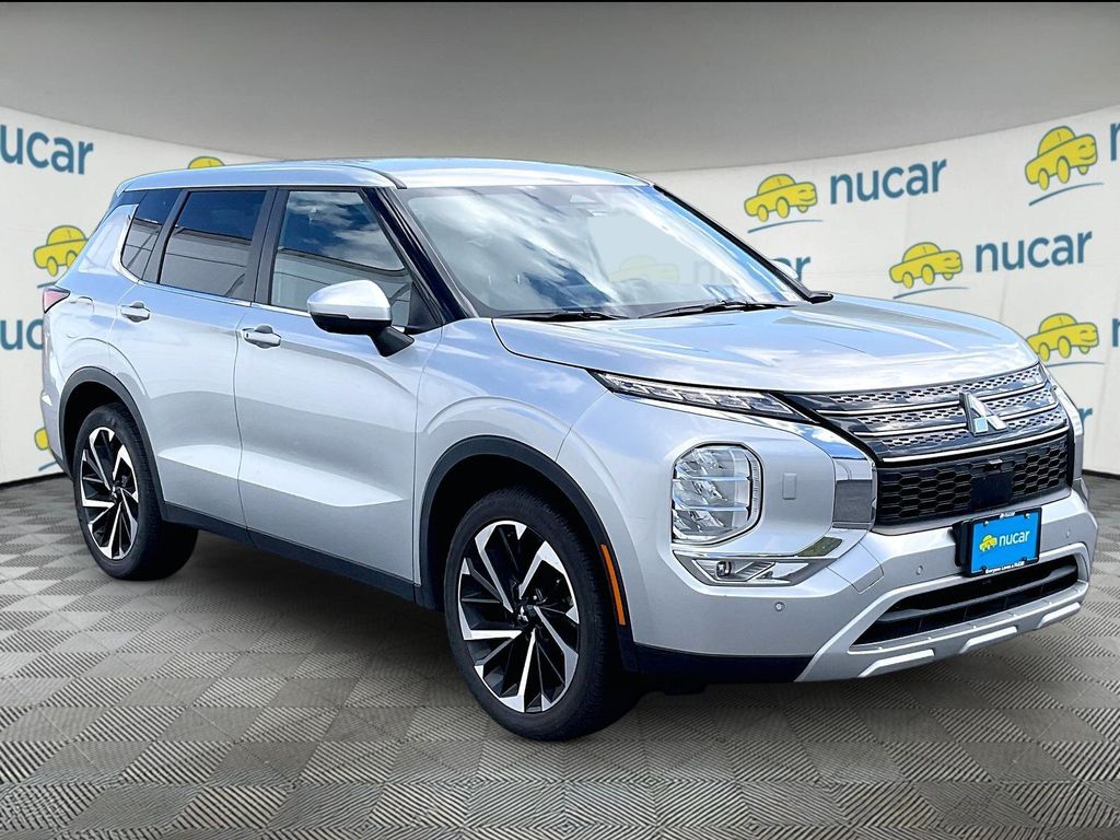 White 2024 Mitsubishi Outlander SUV / Crossover All-Wheel Drive Continuously Variable Transmission