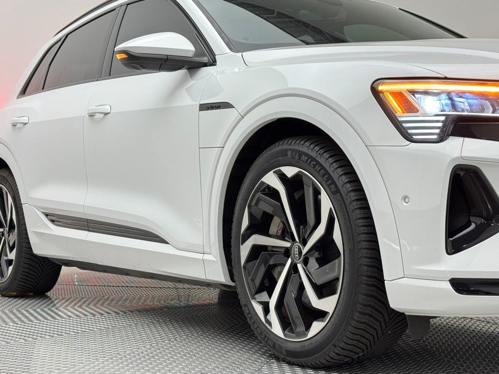 Thumbnail: 2024 Audi Q8 e-tron - 4