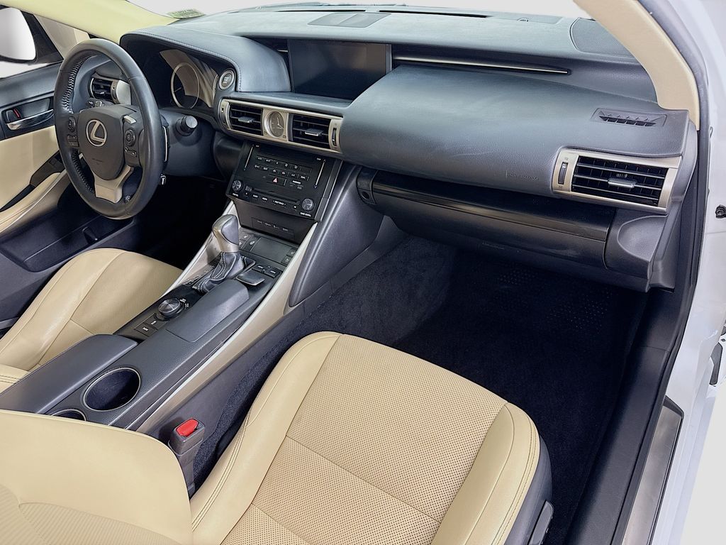 Thumbnail: 2014 Lexus IS - 18