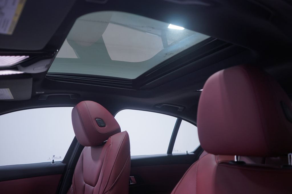 2025 BMW 3 Series 330i 8