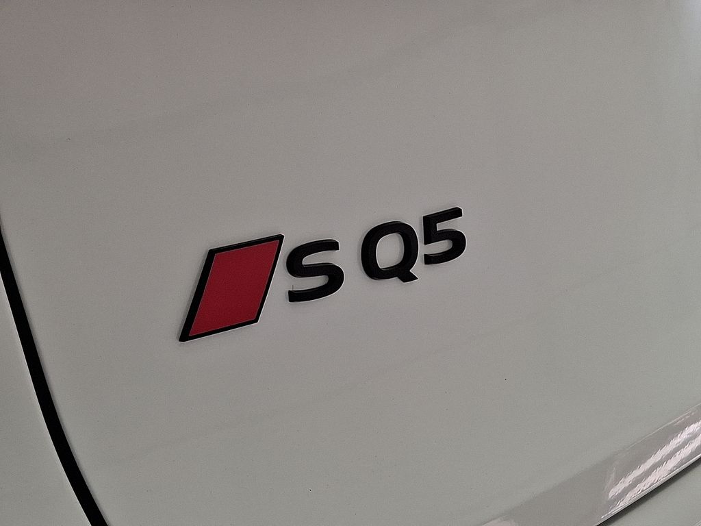 Thumbnail: 2025 Audi SQ5 - 15