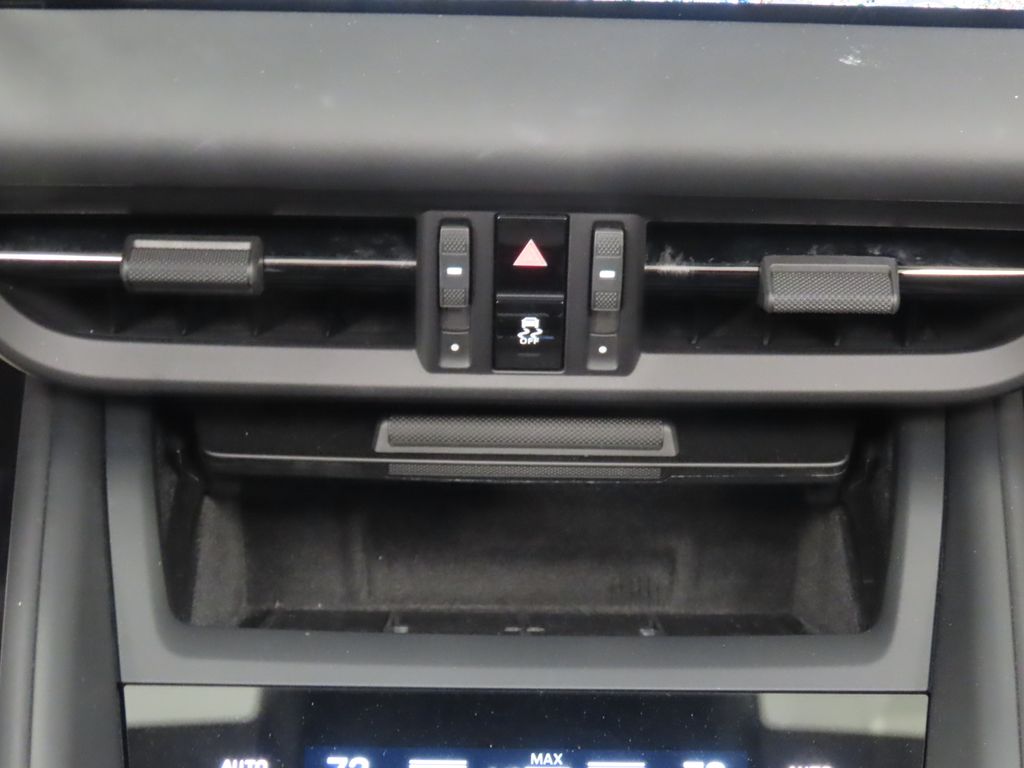 Thumbnail: 2025 Porsche Macan - 30