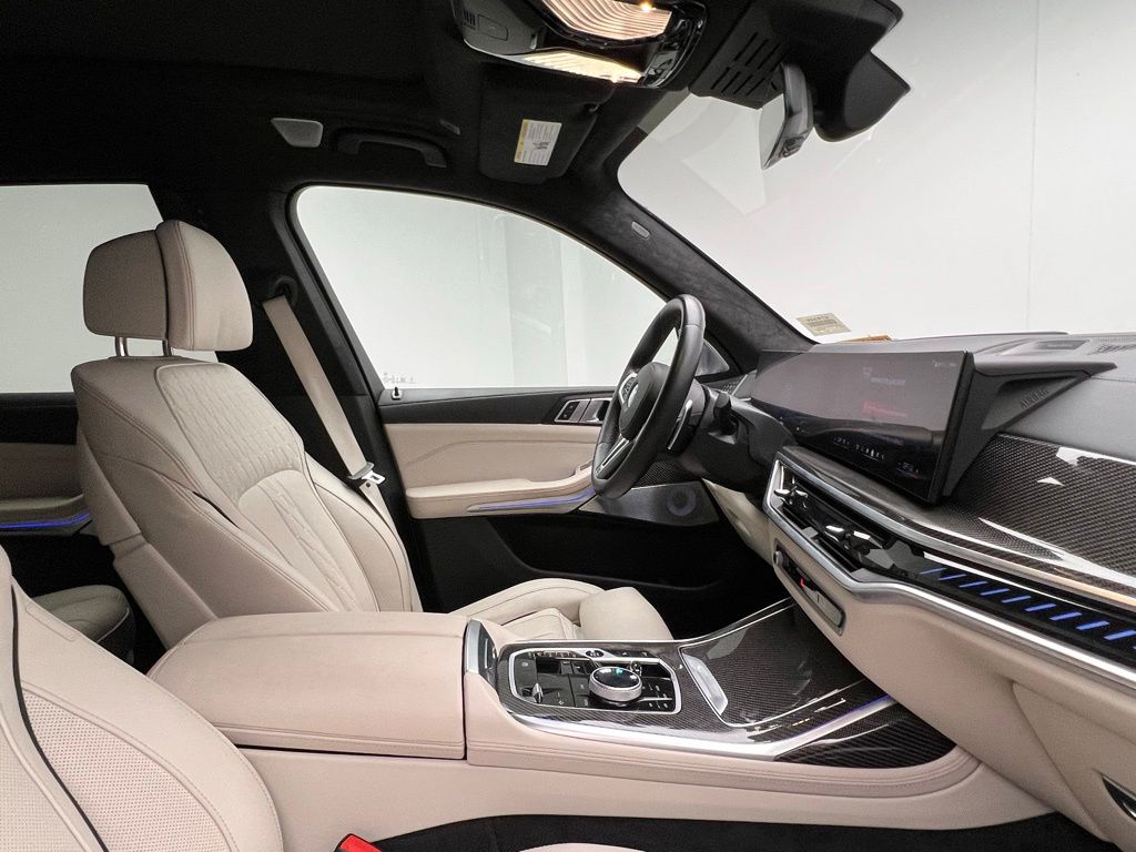 Thumbnail: 2025 BMW X7 - 7