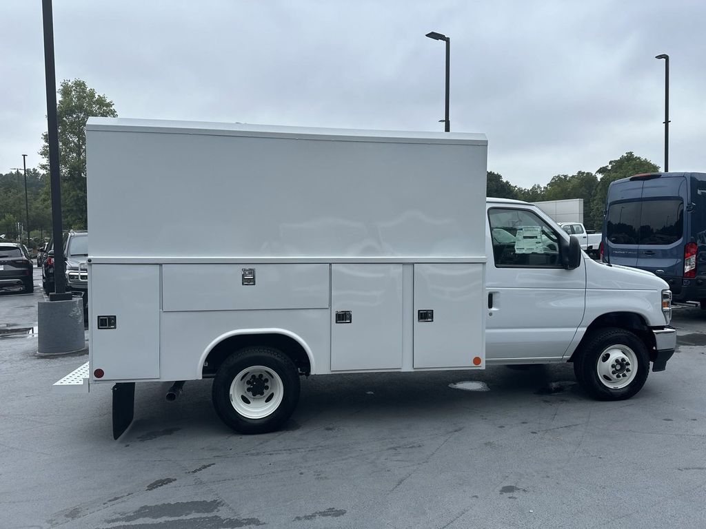 2025 Ford E-350SD Base 8