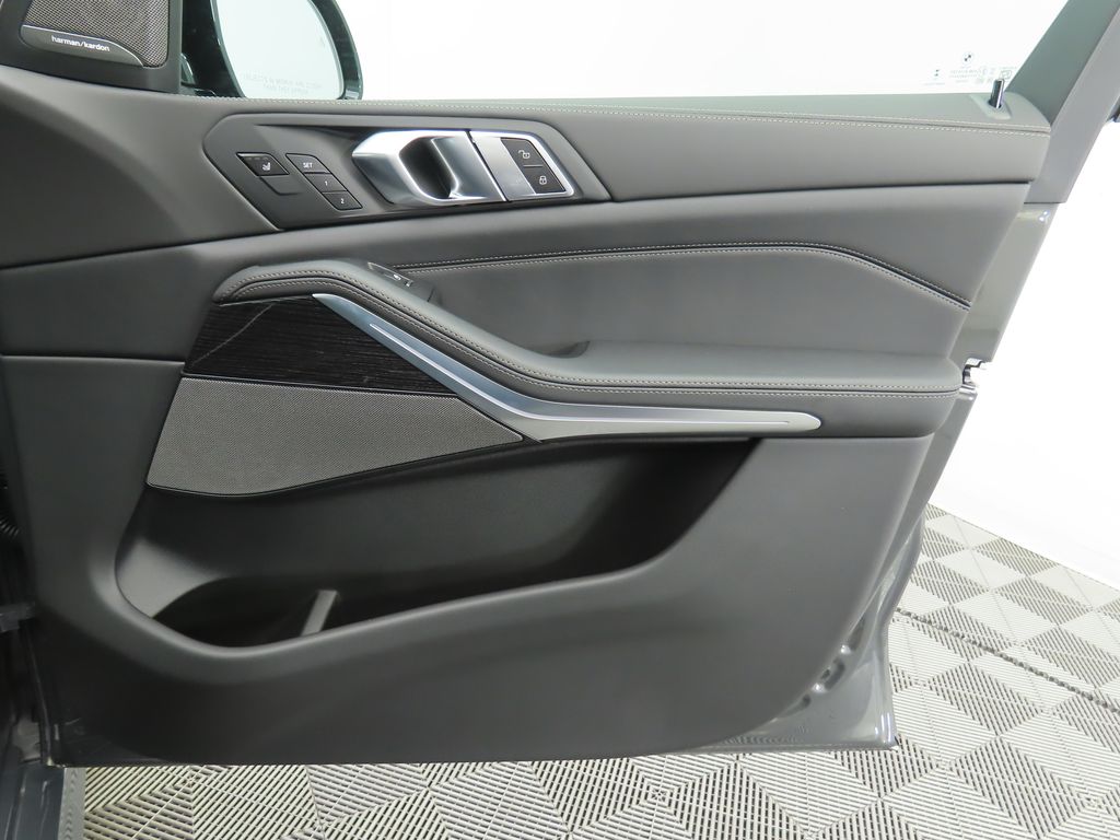 Thumbnail: 2026 BMW X5 - 25