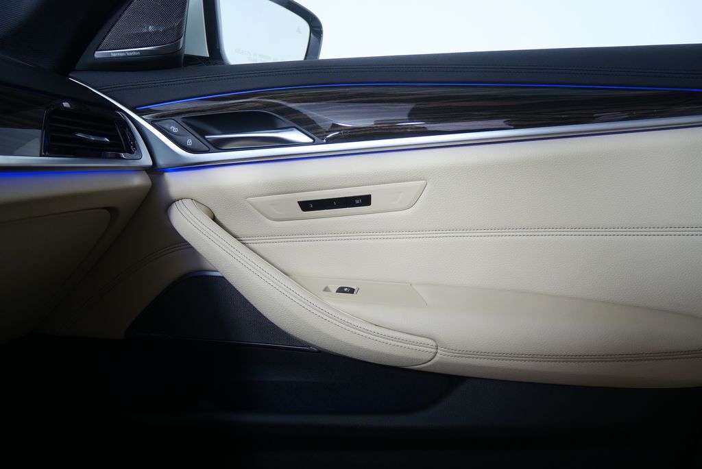 Thumbnail: 2020 BMW 5 Series - 30