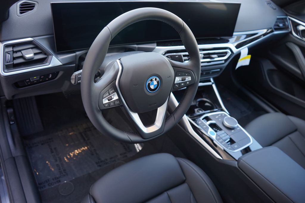 2024 BMW i4 eDrive35 12