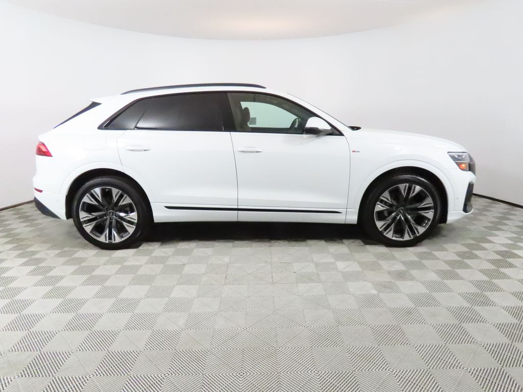 Thumbnail: 2026 Audi Q8 - 6